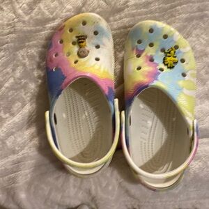 kids tie dye crocs size 3